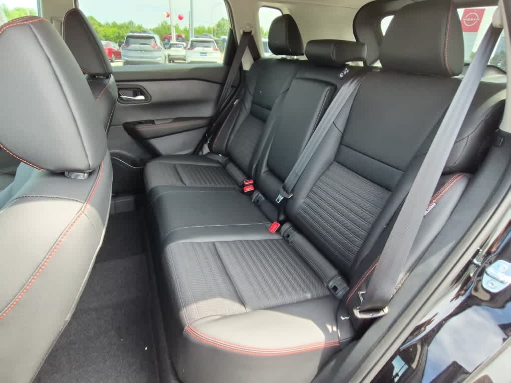 2026 Nissan Rogue Rock Creek - Super Black exterior view 7