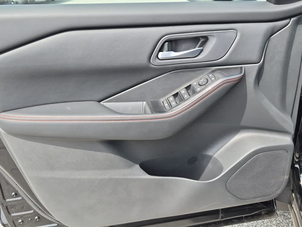 2026 Nissan Rogue Rock Creek - Super Black exterior view 9