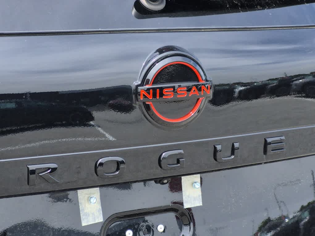 2026 Nissan Rogue Rock Creek - Super Black exterior view 18