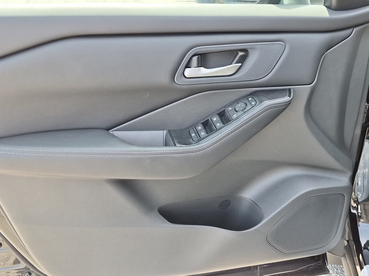 2026 Nissan Rogue SV - Super Black exterior view 9