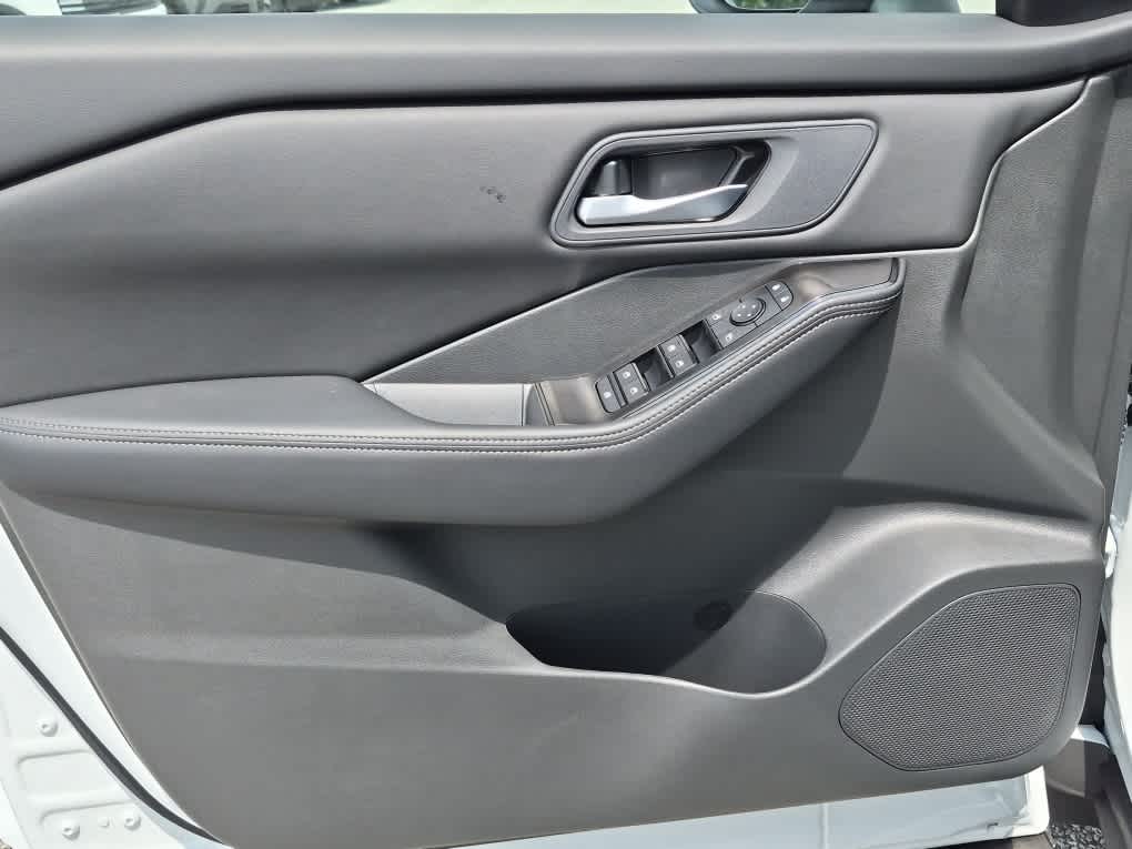 2026 Nissan Rogue SV - Everest White Pearl Tricoat exterior view 9
