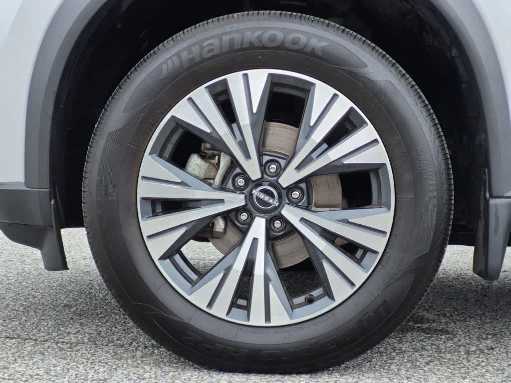 2023 Nissan Rogue SV - Brilliant Silver Metallic exterior view 6