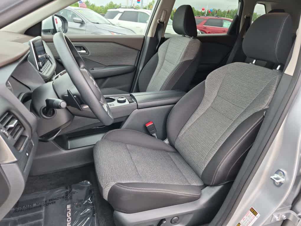 2023 Nissan Rogue SV - Brilliant Silver Metallic exterior view 10