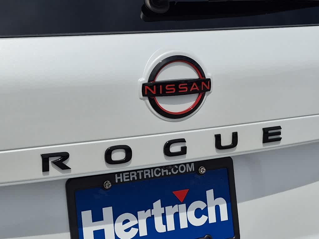 2026 Nissan Rogue Rock Creek - Everest White Pearl Tricoat exterior view 18