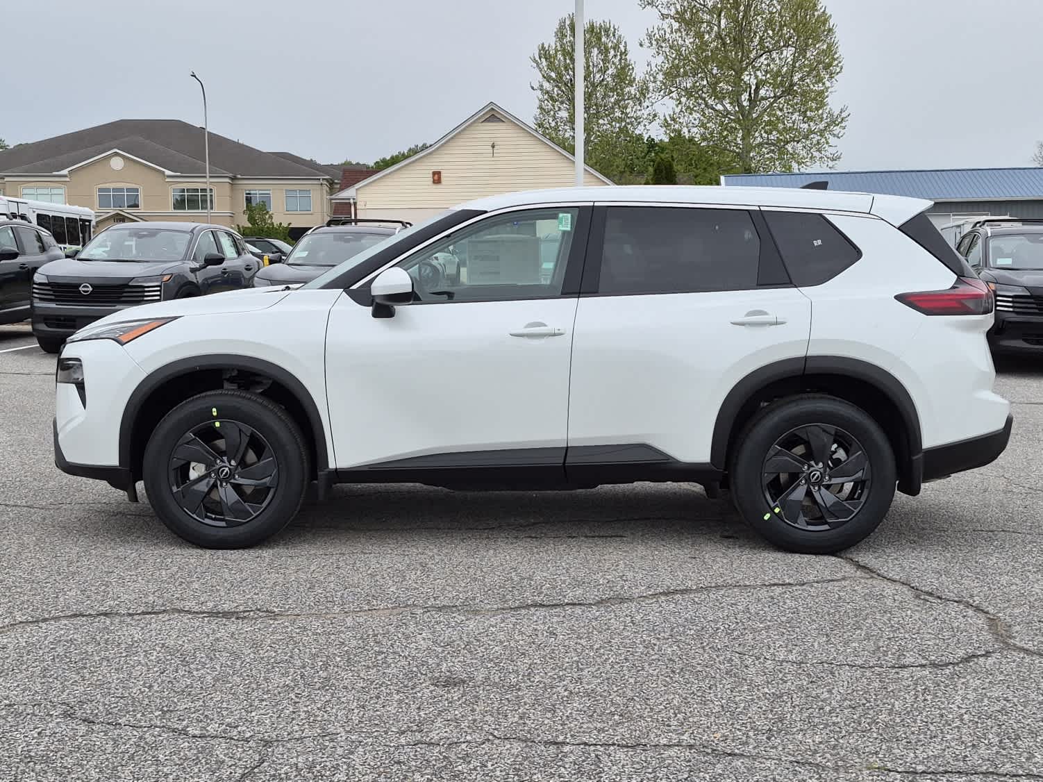 2026 Nissan Rogue SV - Everest White Pearl Tricoat exterior view 5