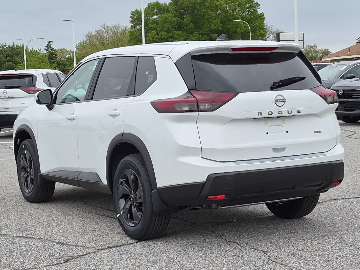 2026 Nissan Rogue SV - Everest White Pearl Tricoat exterior view 4