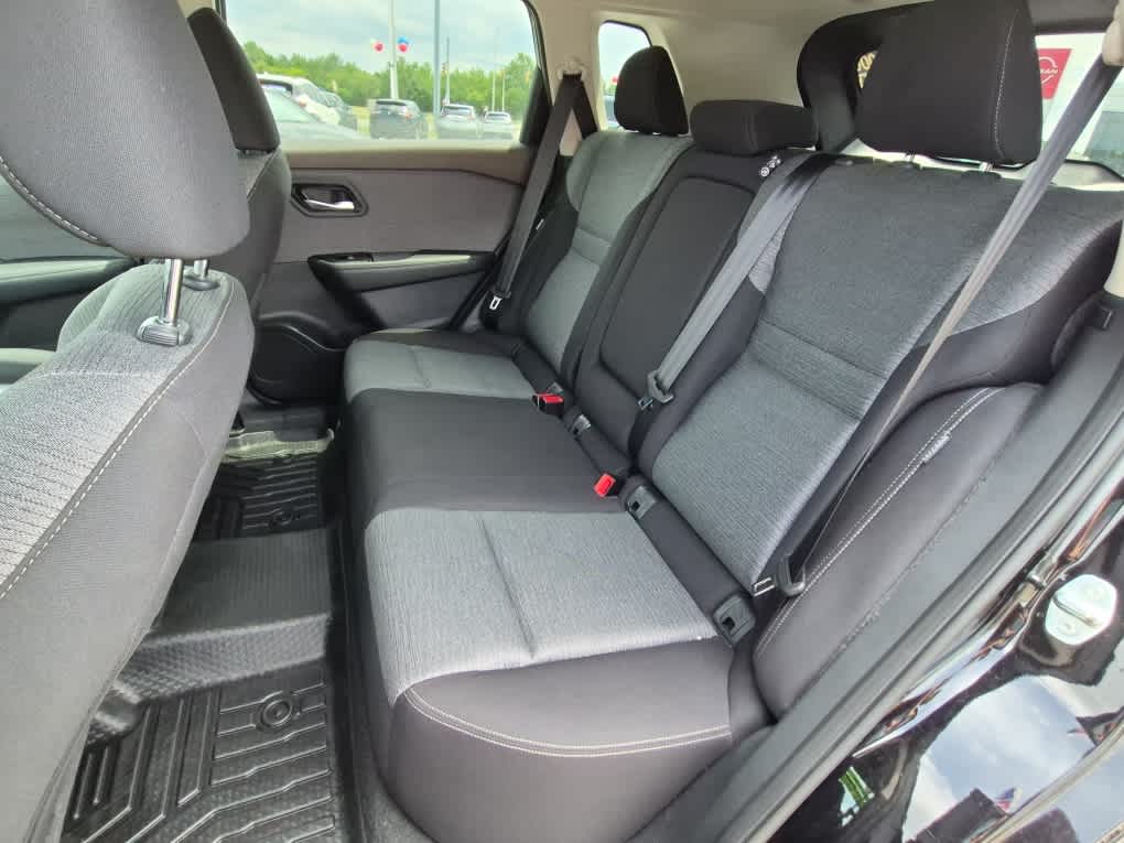 2023 Nissan Rogue SV - Super Black exterior view 7