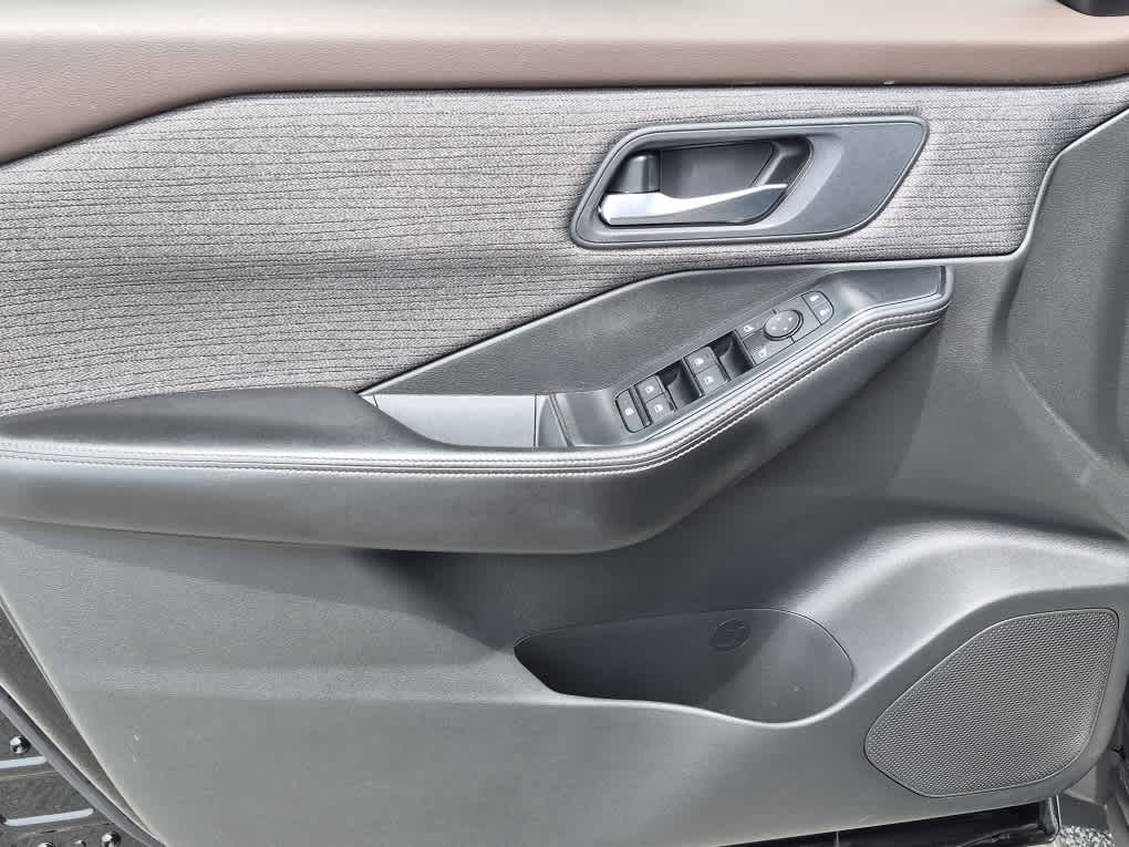 2023 Nissan Rogue SV - Super Black exterior view 9
