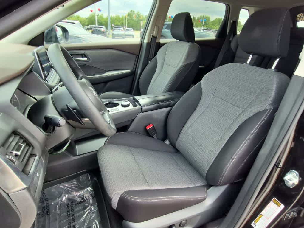 2023 Nissan Rogue SV - Super Black exterior view 10