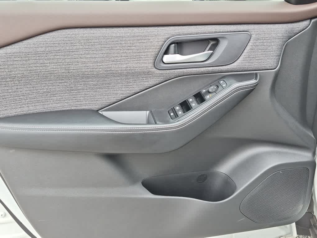 2023 Nissan Rogue SV - Pearl White Tricoat exterior view 9