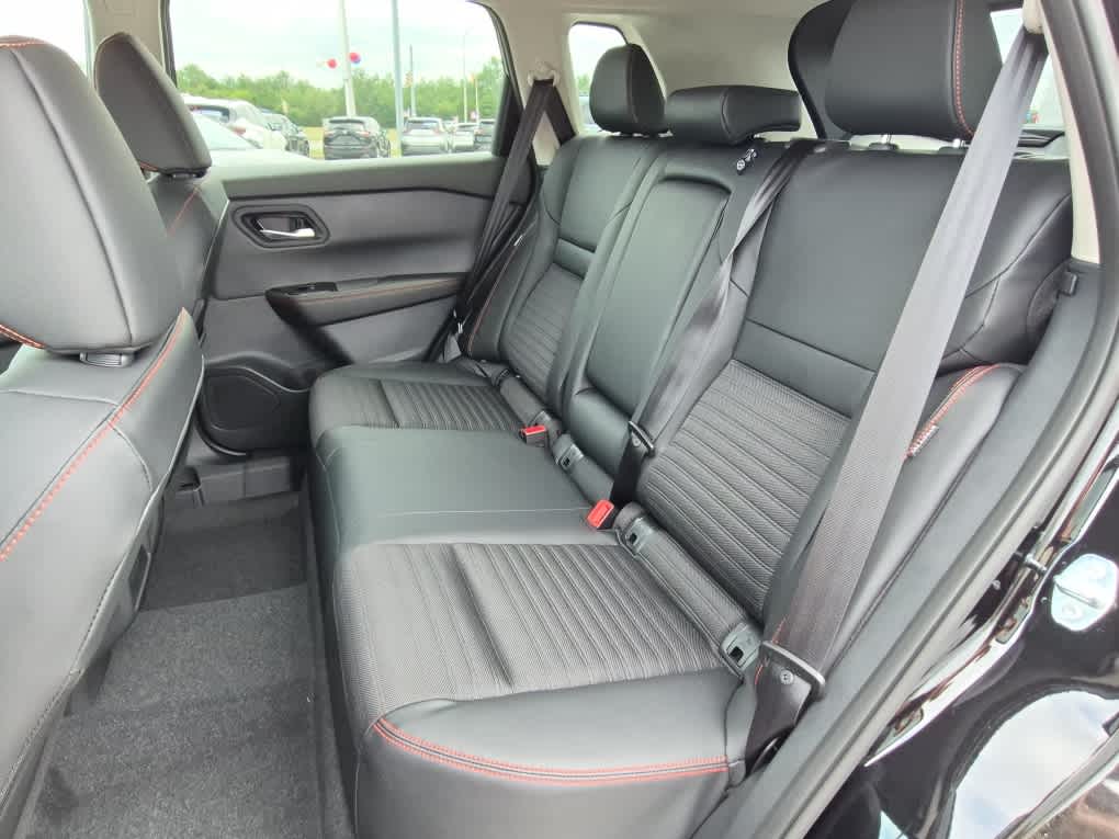 2026 Nissan Rogue Rock Creek - Super Black exterior view 7