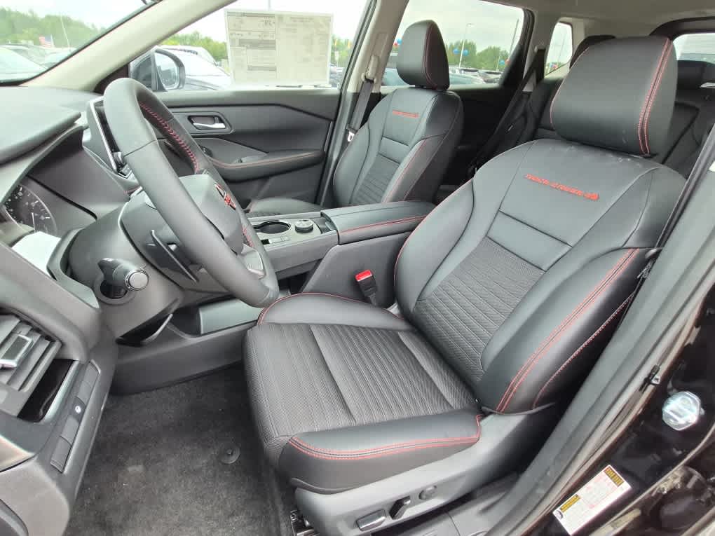 2026 Nissan Rogue Rock Creek - Super Black exterior view 10