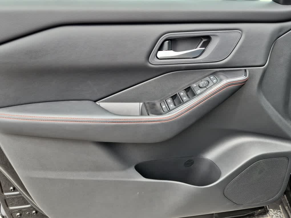 2026 Nissan Rogue Rock Creek - Super Black exterior view 9