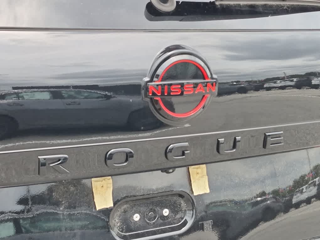 2026 Nissan Rogue Rock Creek - Super Black exterior view 18