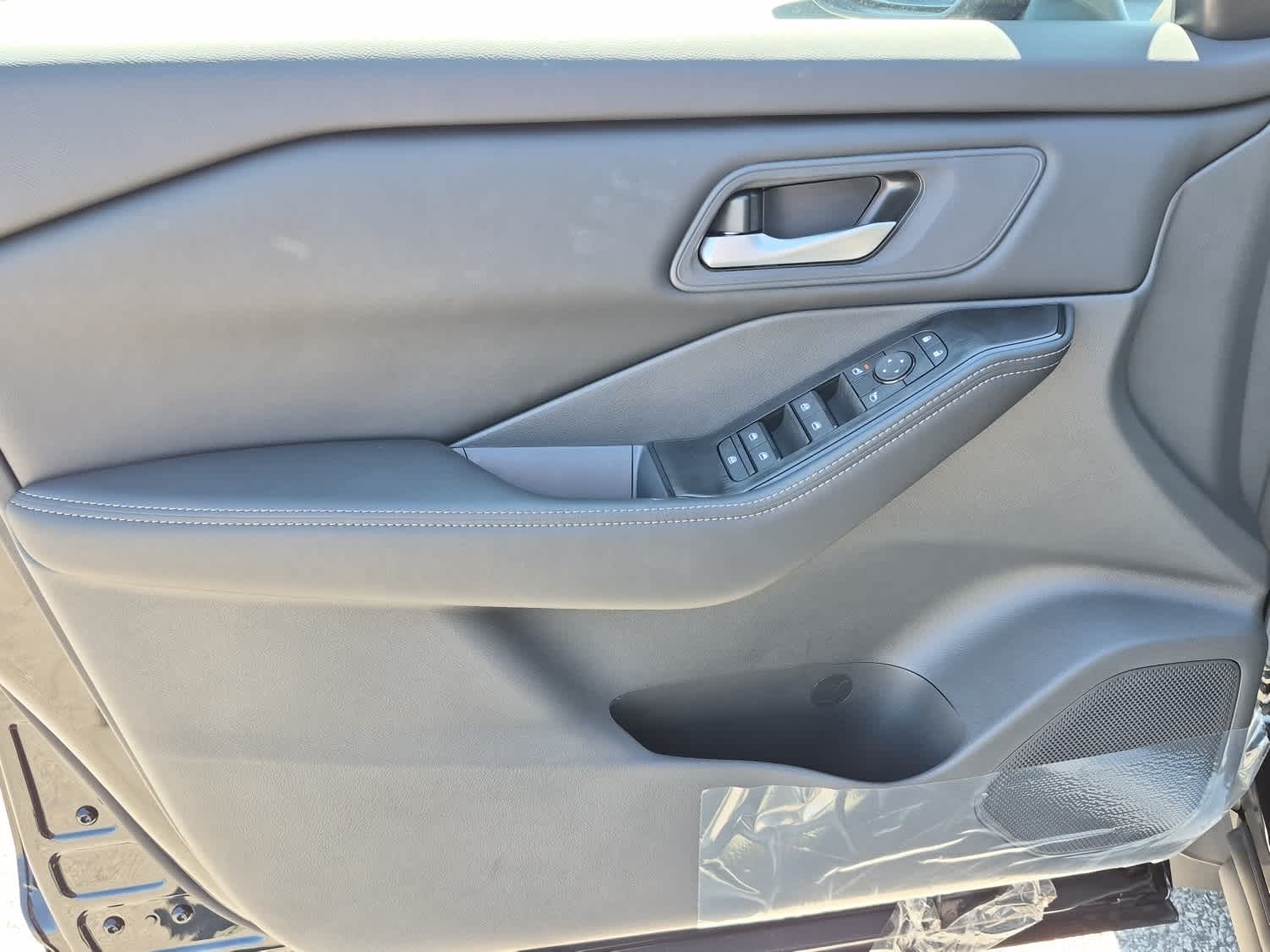2026 Nissan Rogue SV - Super Black exterior view 9