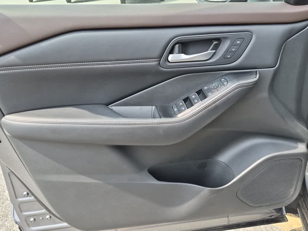 2023 Nissan Rogue SL - Gun Metallic exterior view 9