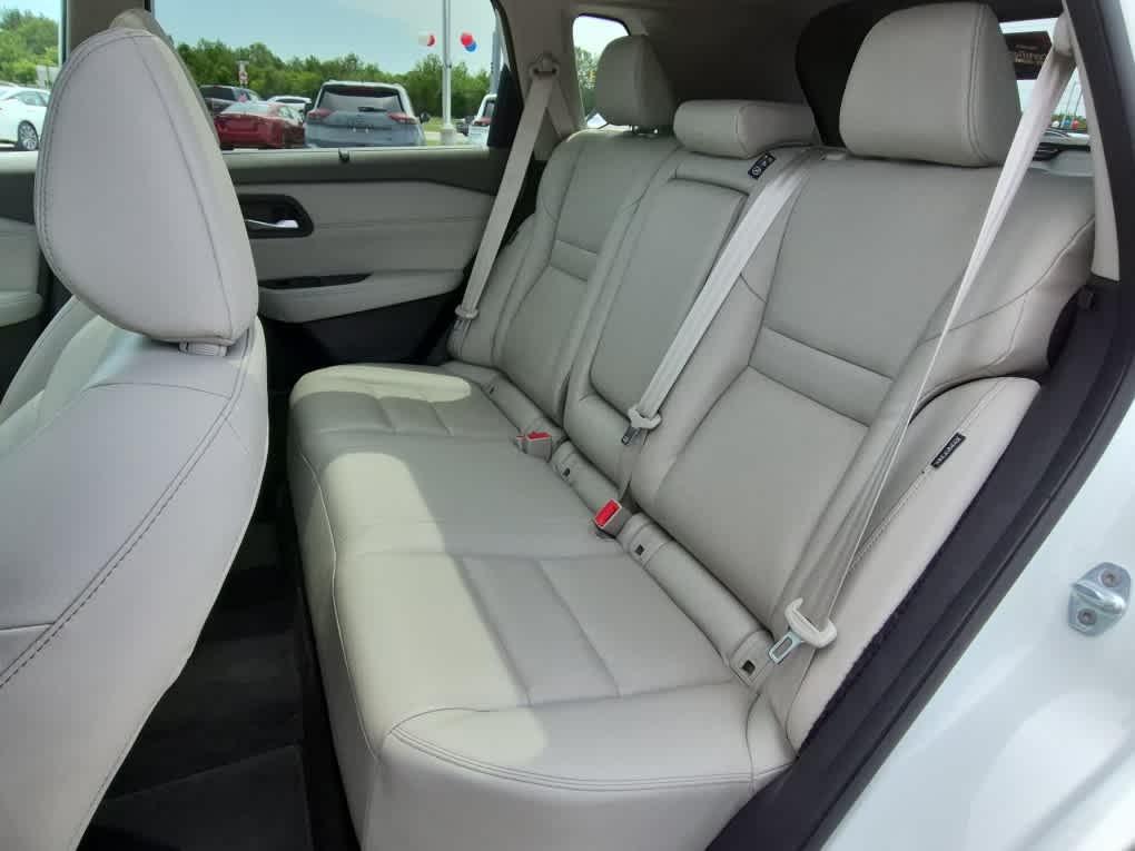 2023 Nissan Rogue SL - Pearl White Tricoat exterior view 7