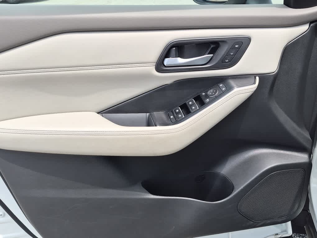 2023 Nissan Rogue SL - Pearl White Tricoat exterior view 10