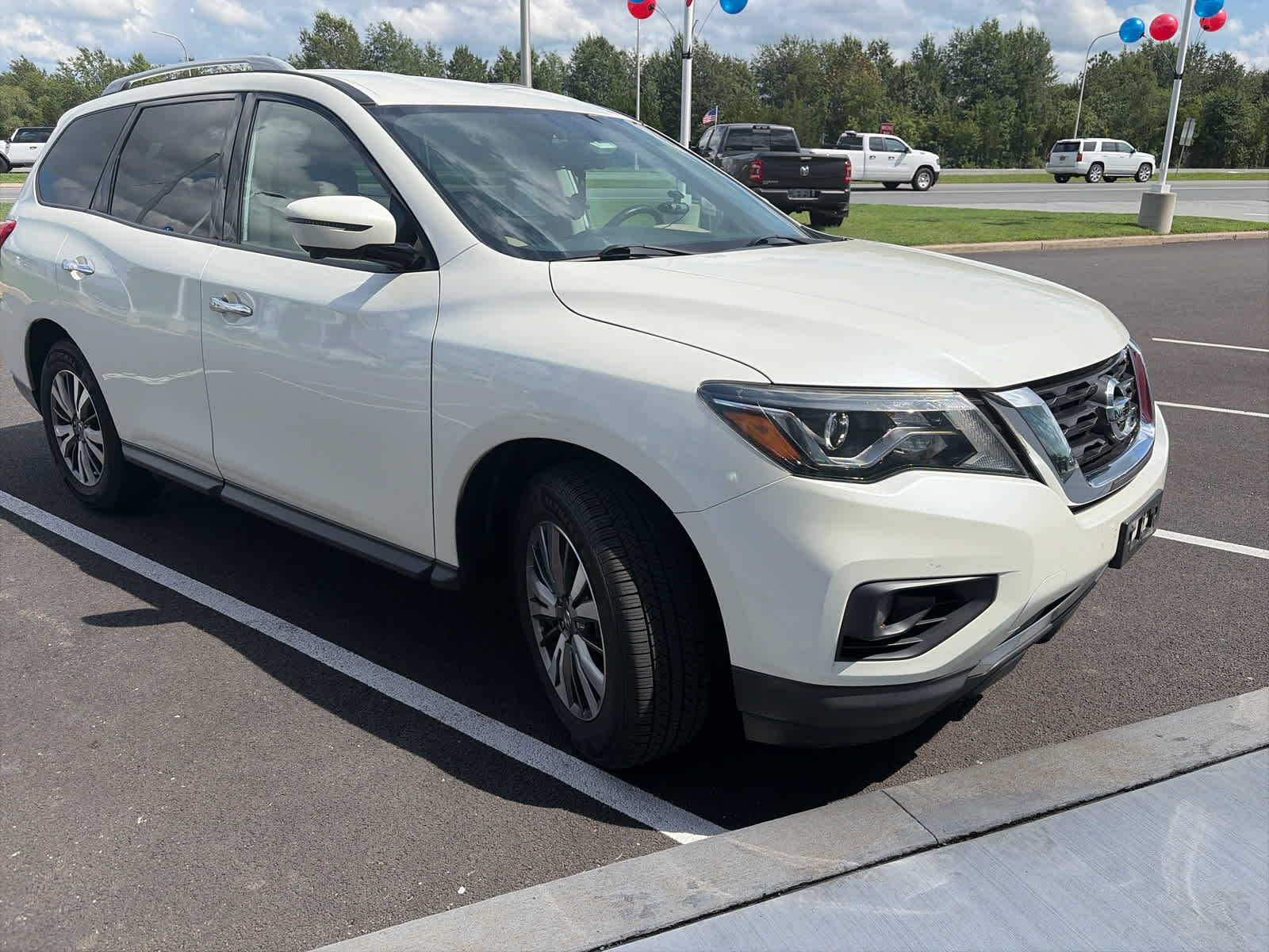 2020 Nissan Pathfinder SL - PEARL WHITE TRI exterior view 3