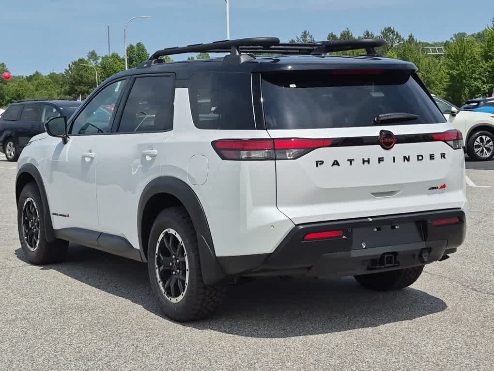 2026 Nissan Pathfinder Rock Creek - Everest White Pearl Tricoat/Super Black exterior view 4