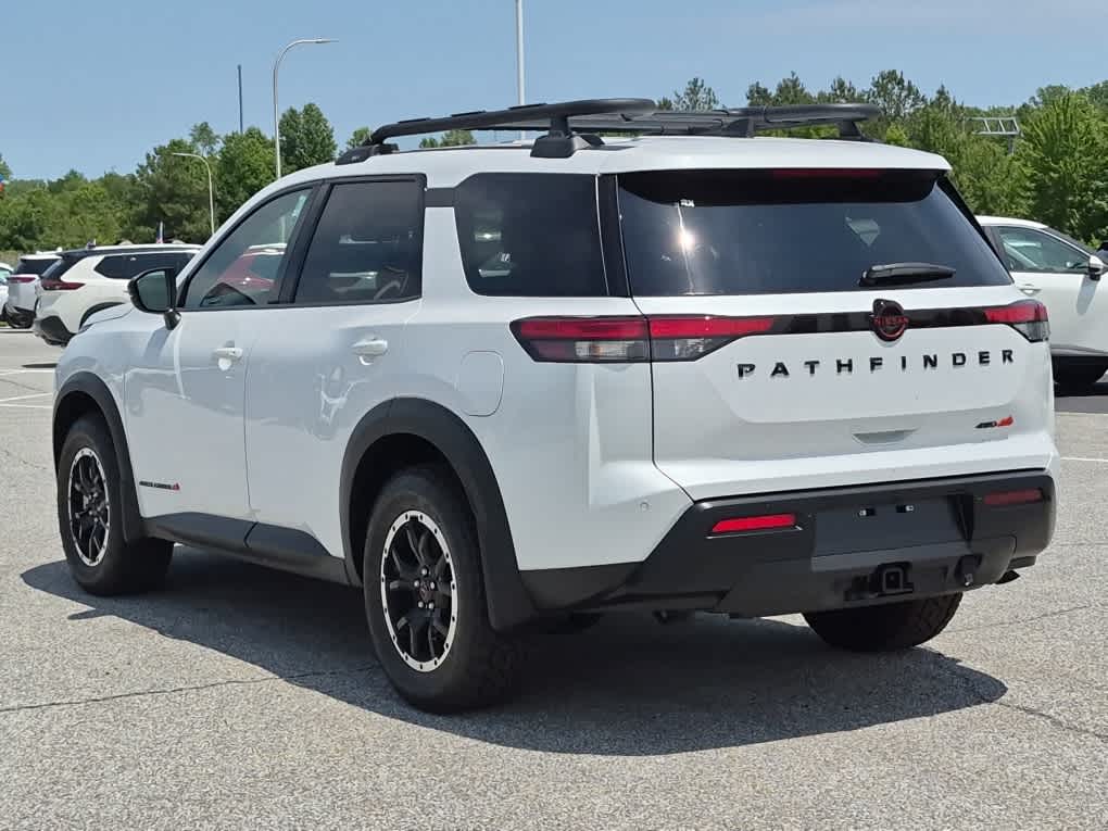 2026 Nissan Pathfinder Rock Creek - Everest White Pearl Tricoat exterior view 4