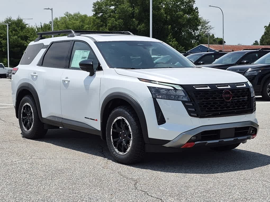 2026 Nissan Pathfinder Rock Creek - Everest White Pearl Tricoat exterior view 2