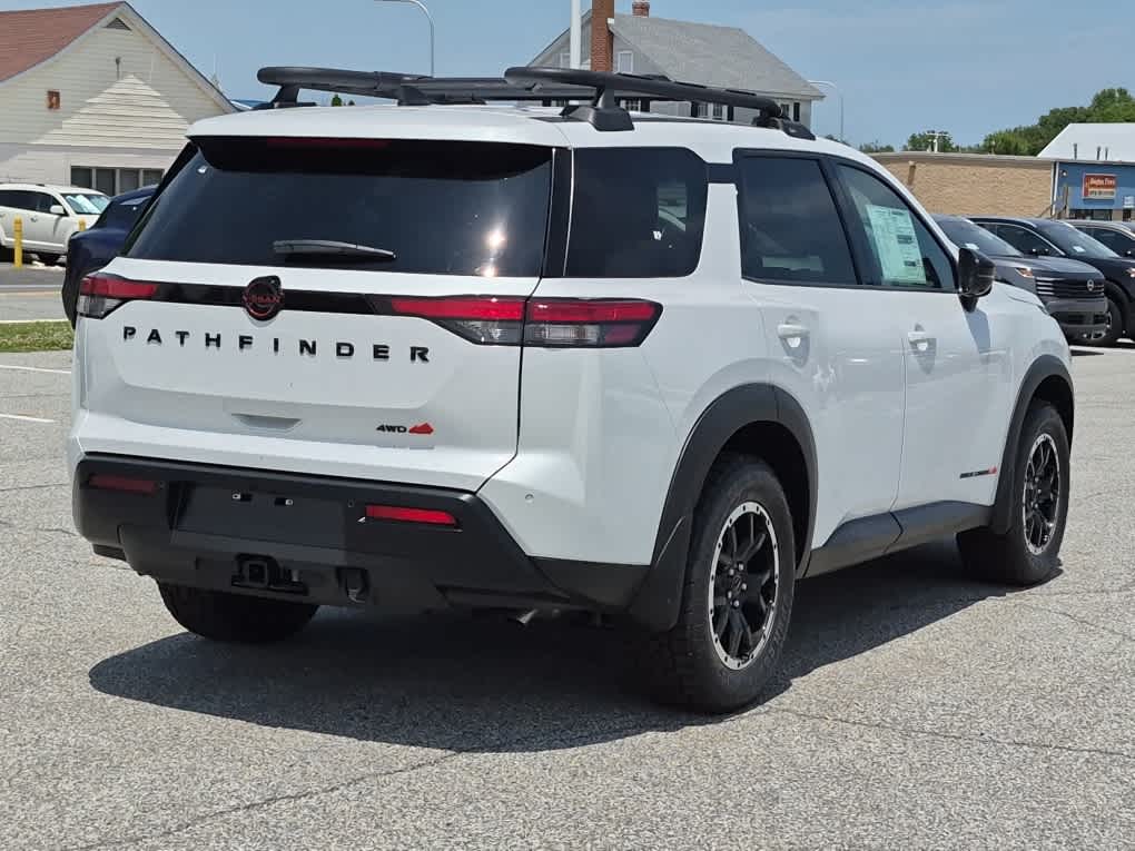 2026 Nissan Pathfinder Rock Creek - Everest White Pearl Tricoat exterior view 3