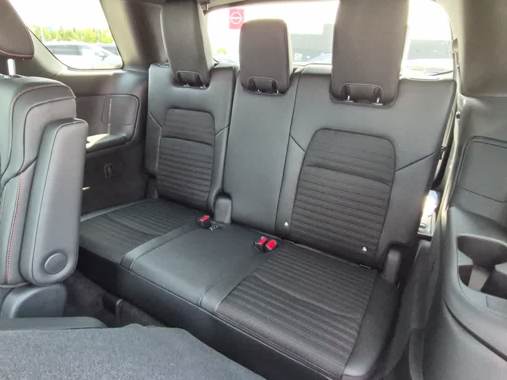 2026 Nissan Pathfinder Rock Creek - Everest White Pearl Tricoat exterior view 7