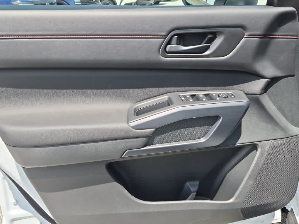 2026 Nissan Pathfinder Rock Creek - Everest White Pearl Tricoat exterior view 11