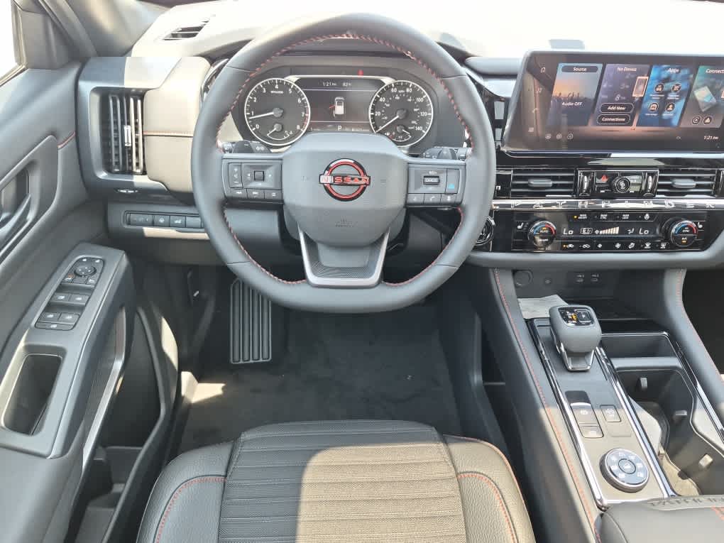 2026 Nissan Pathfinder Rock Creek - Everest White Pearl Tricoat exterior view 10