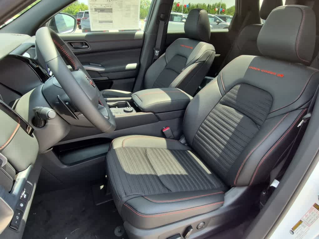 2026 Nissan Pathfinder Rock Creek - Everest White Pearl Tricoat exterior view 12