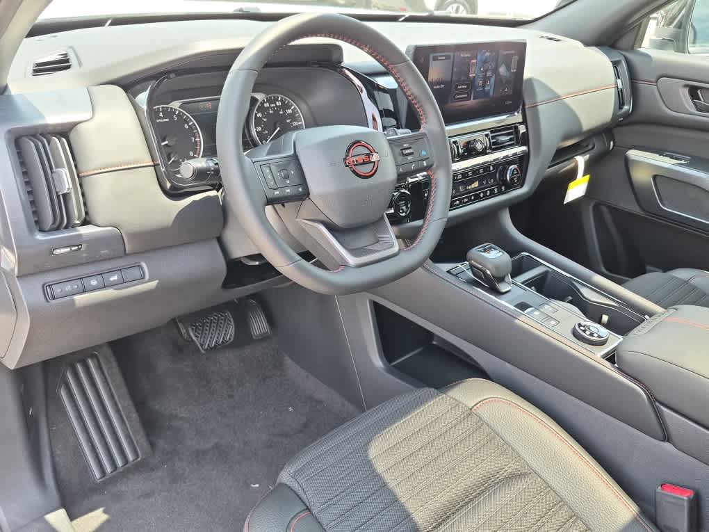 2026 Nissan Pathfinder Rock Creek - Everest White Pearl Tricoat exterior view 13
