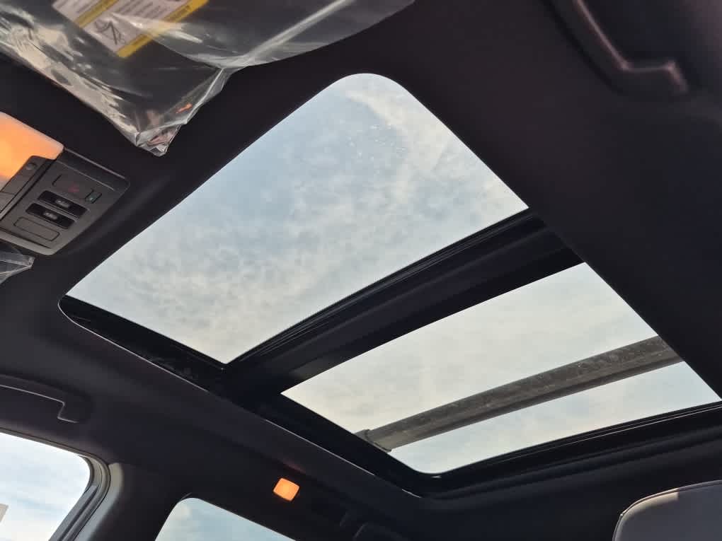 2026 Nissan Pathfinder Rock Creek - Everest White Pearl Tricoat exterior view 14