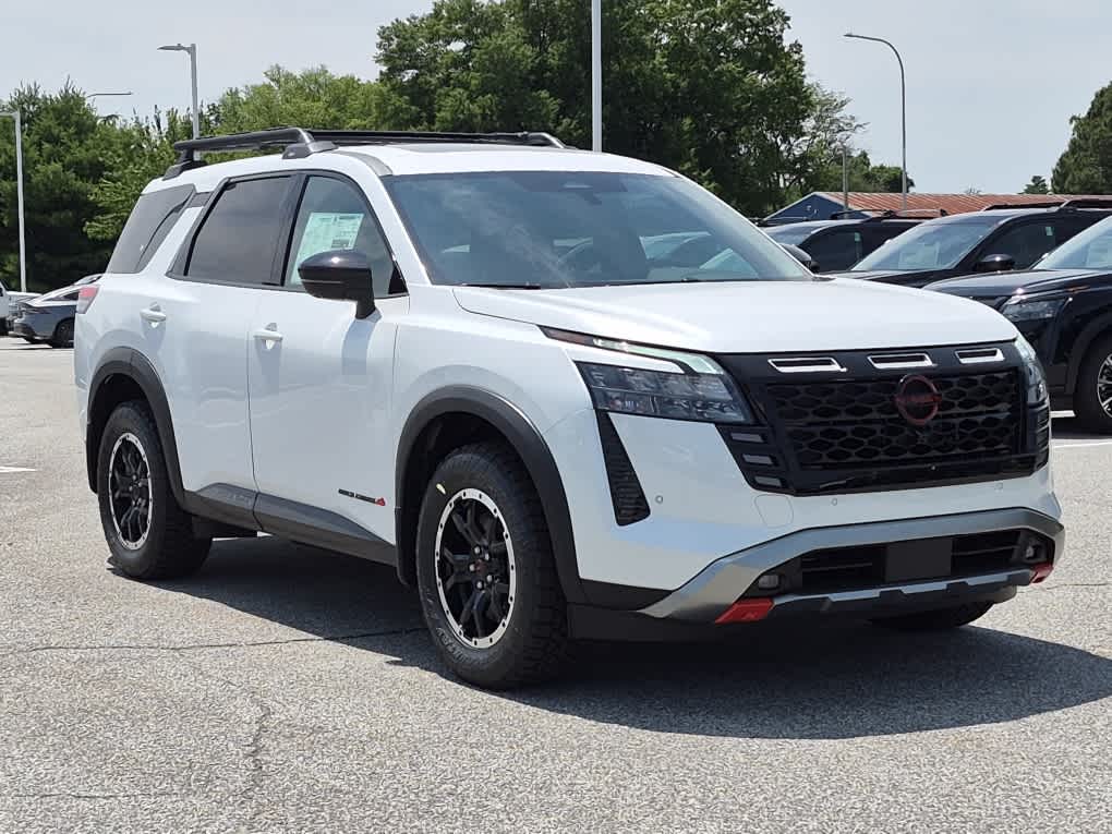 2026 Nissan Pathfinder Rock Creek - Everest White Pearl Tricoat exterior view 2