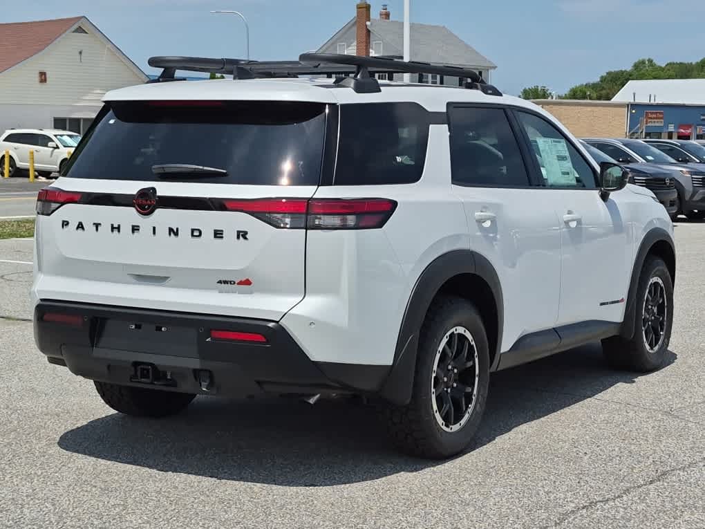 2026 Nissan Pathfinder Rock Creek - Everest White Pearl Tricoat exterior view 3