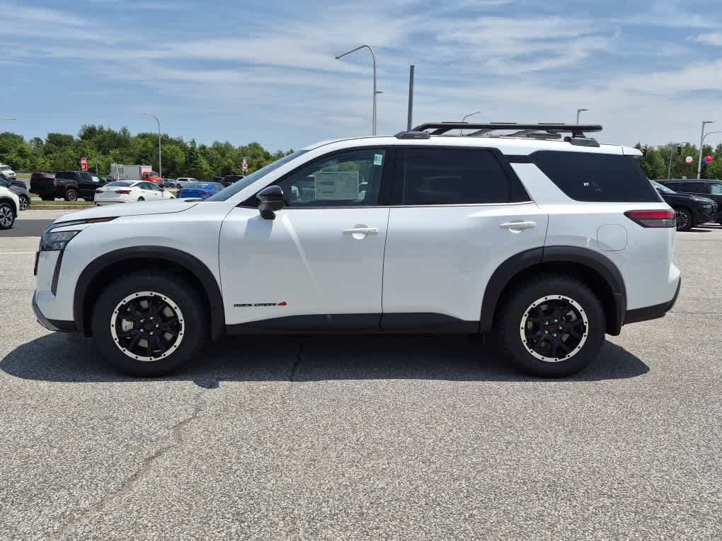 2026 Nissan Pathfinder Rock Creek - Everest White Pearl Tricoat exterior view 5