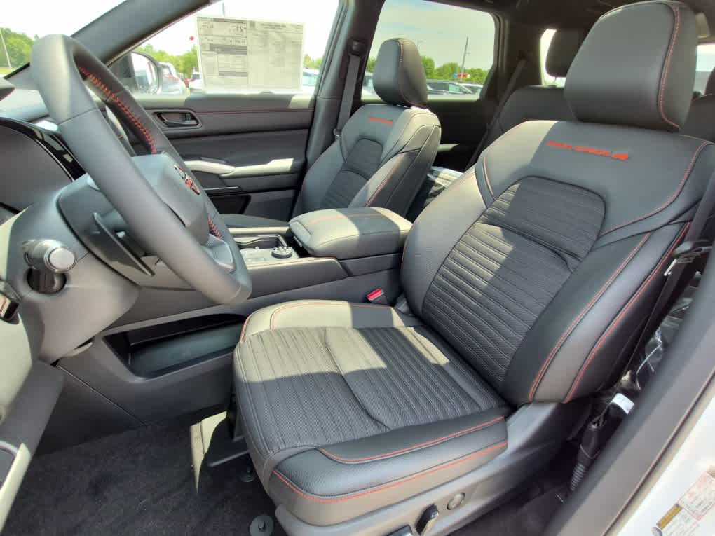 2026 Nissan Pathfinder Rock Creek - Everest White Pearl Tricoat exterior view 11
