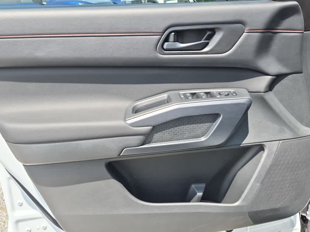 2026 Nissan Pathfinder Rock Creek - Everest White Pearl Tricoat exterior view 10