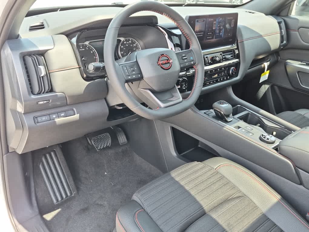 2026 Nissan Pathfinder Rock Creek - Everest White Pearl Tricoat exterior view 12