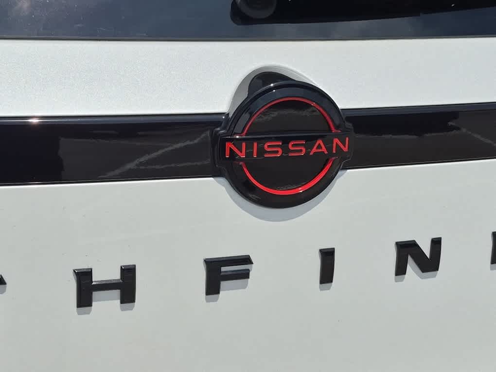 2026 Nissan Pathfinder Rock Creek - Everest White Pearl Tricoat exterior view 20