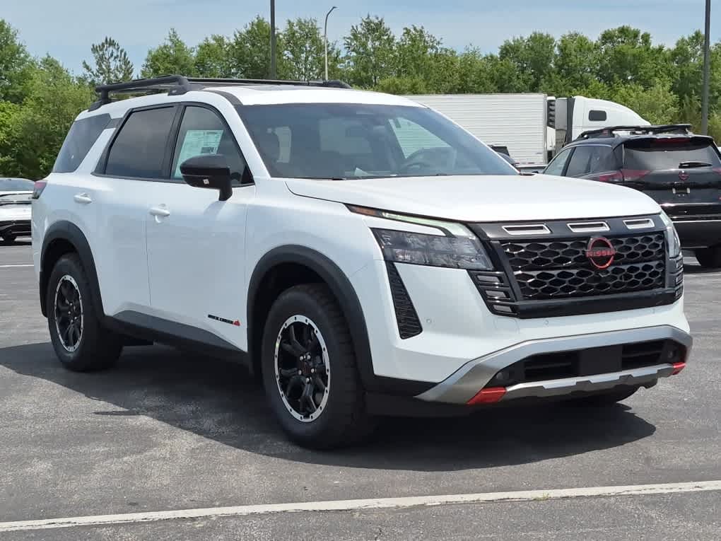 2026 Nissan Pathfinder Rock Creek - Everest White Pearl Tricoat exterior view 2