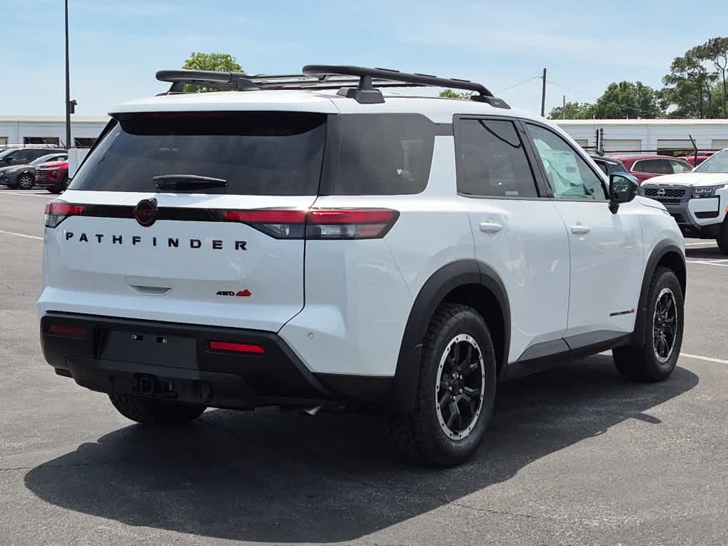 2026 Nissan Pathfinder Rock Creek - Everest White Pearl Tricoat exterior view 3