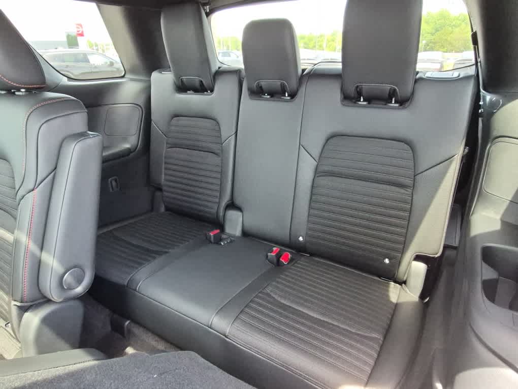 2026 Nissan Pathfinder Rock Creek - Everest White Pearl Tricoat exterior view 7