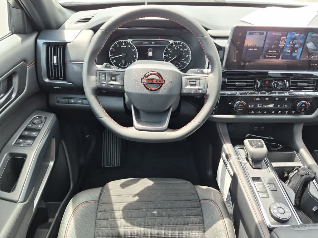 2026 Nissan Pathfinder Rock Creek - Everest White Pearl Tricoat exterior view 10