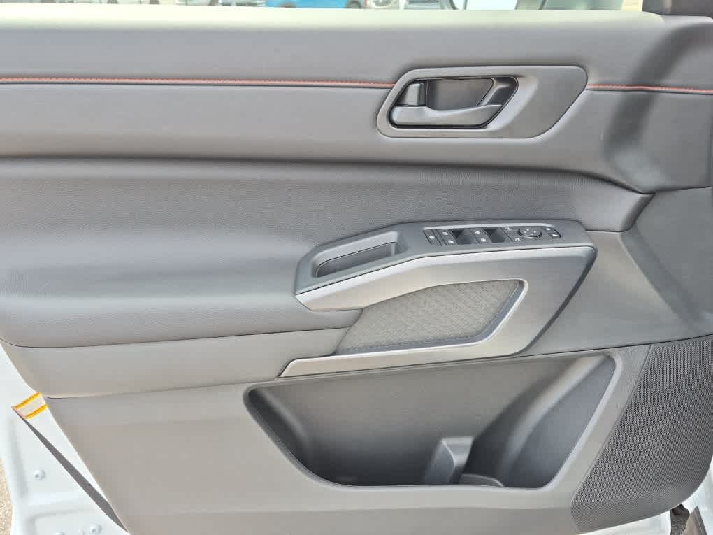 2026 Nissan Pathfinder Rock Creek - Everest White Pearl Tricoat exterior view 11