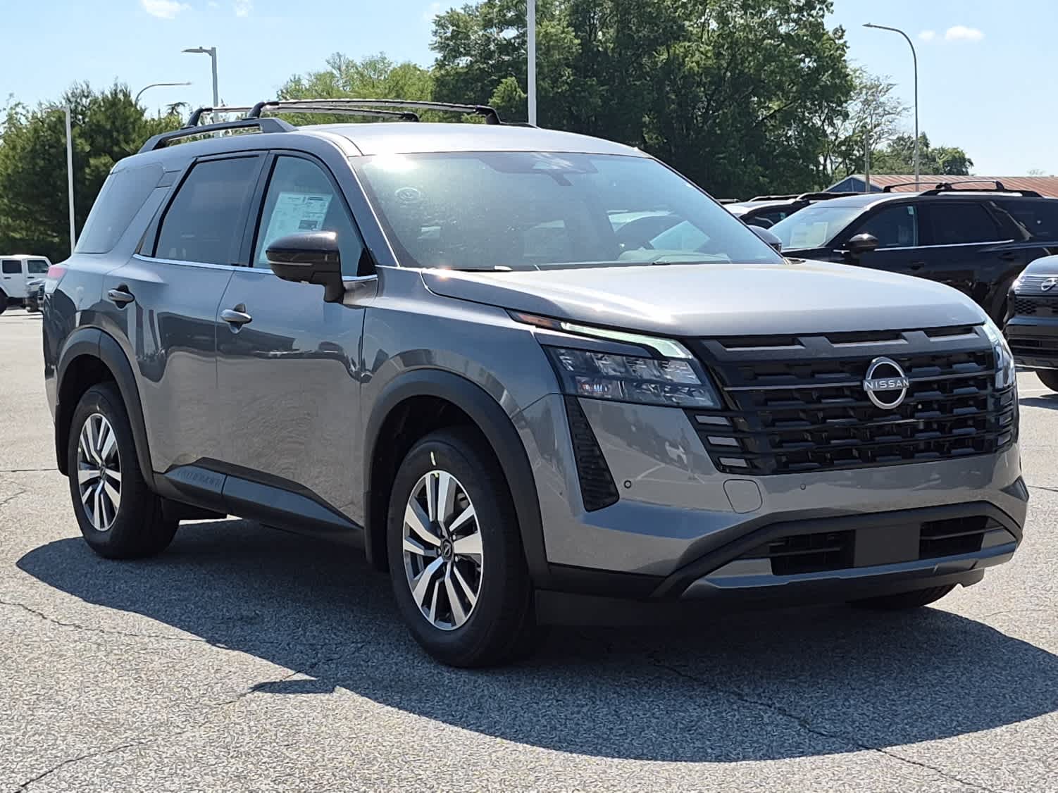 2026 Nissan Pathfinder SL - Gun Metallic exterior view 2
