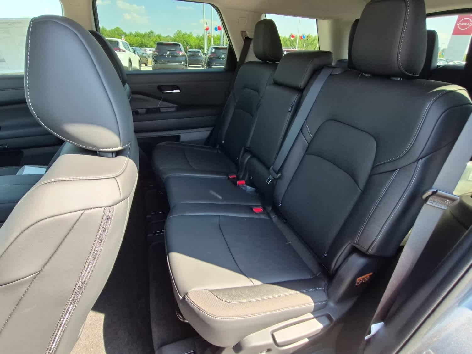 2026 Nissan Pathfinder SL - Gun Metallic exterior view 8