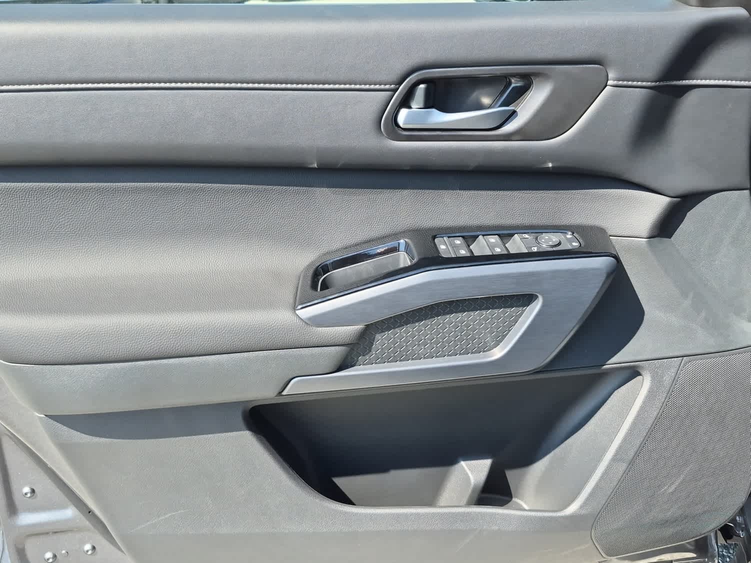 2026 Nissan Pathfinder SL - Gun Metallic exterior view 11