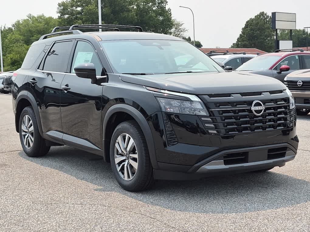2026 Nissan Pathfinder SL - Super Black exterior view 2