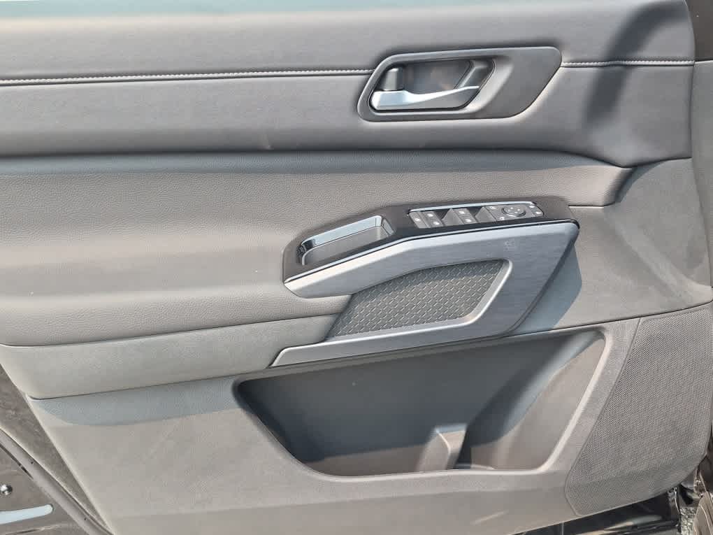 2026 Nissan Pathfinder SL - Super Black exterior view 10